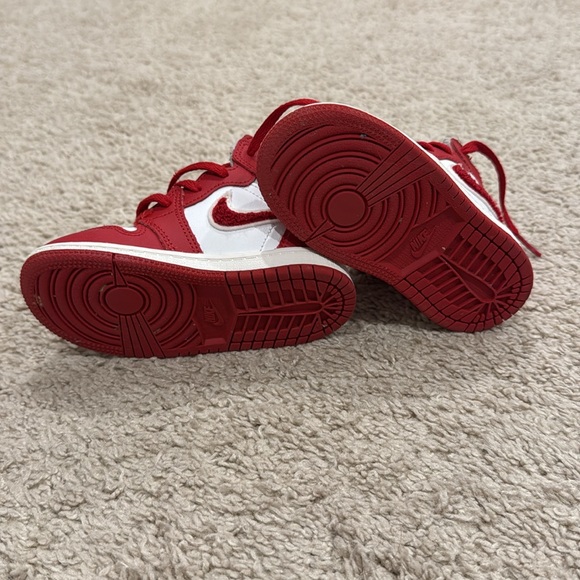 Air Jordan 1 Retro High OG - Toddler 8C - Picture 3 of 5